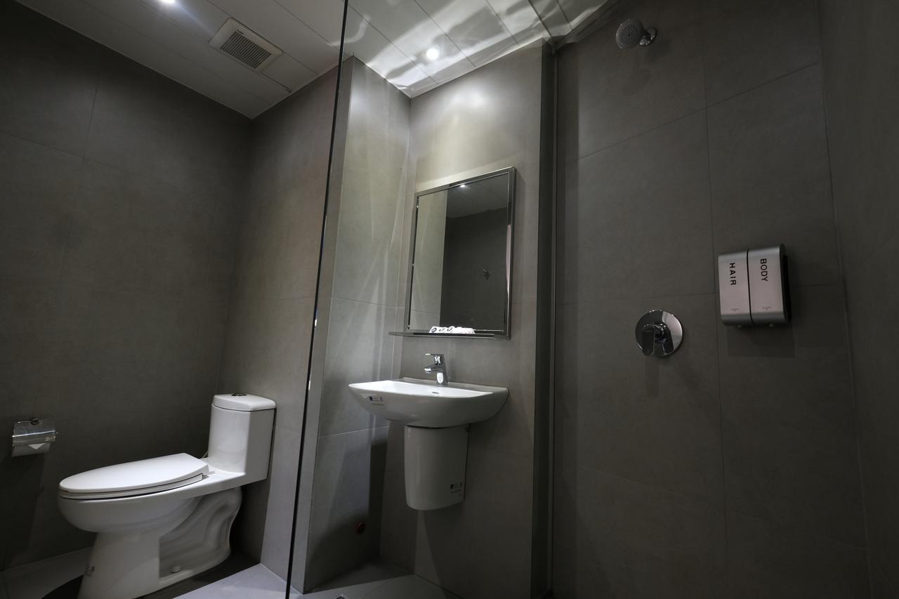 U Hotels Makati Makati City Exterior foto